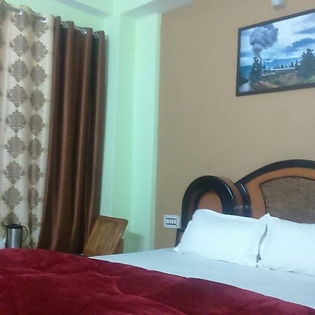 Hotel Mansarovar Banjār Kültér fotó
