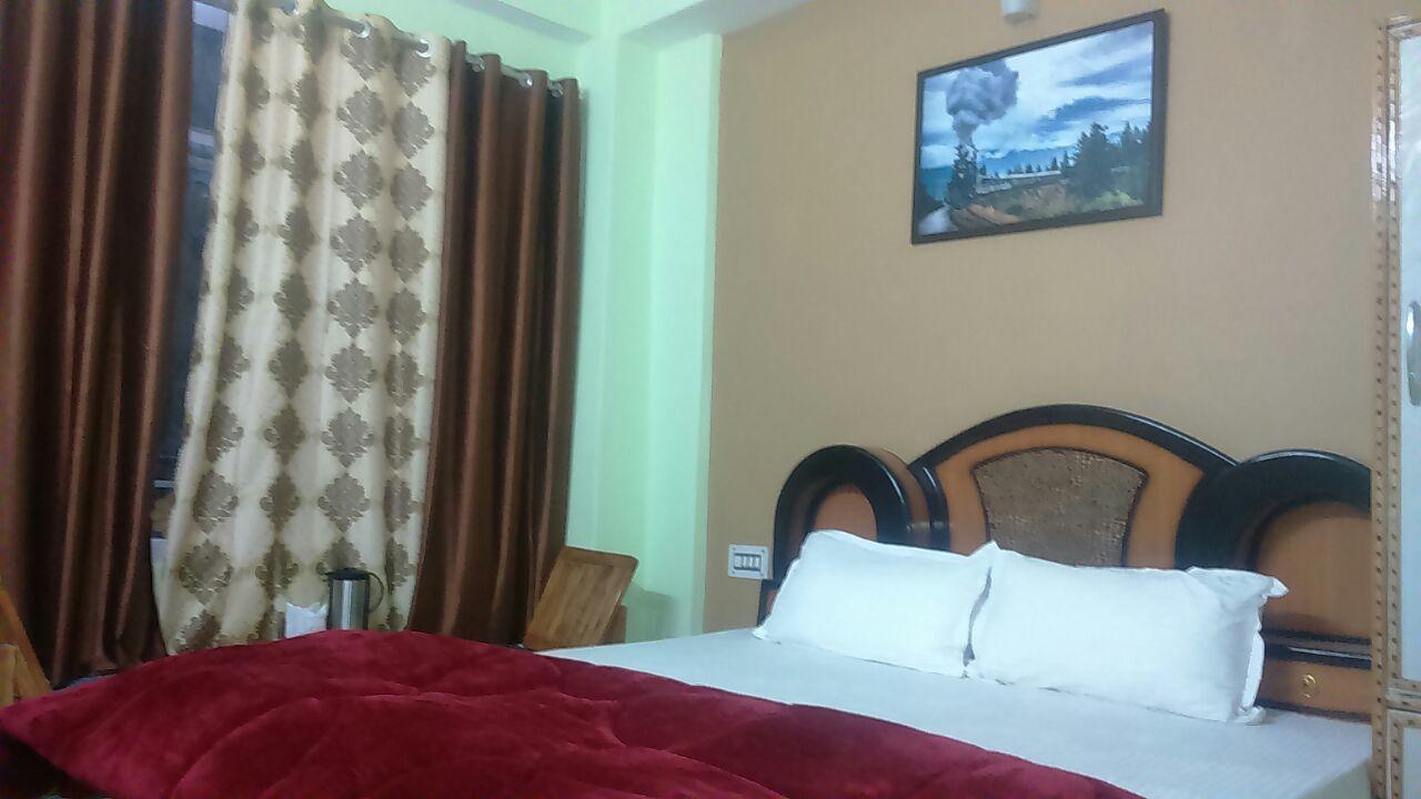 Hotel Mansarovar Banjār Kültér fotó
