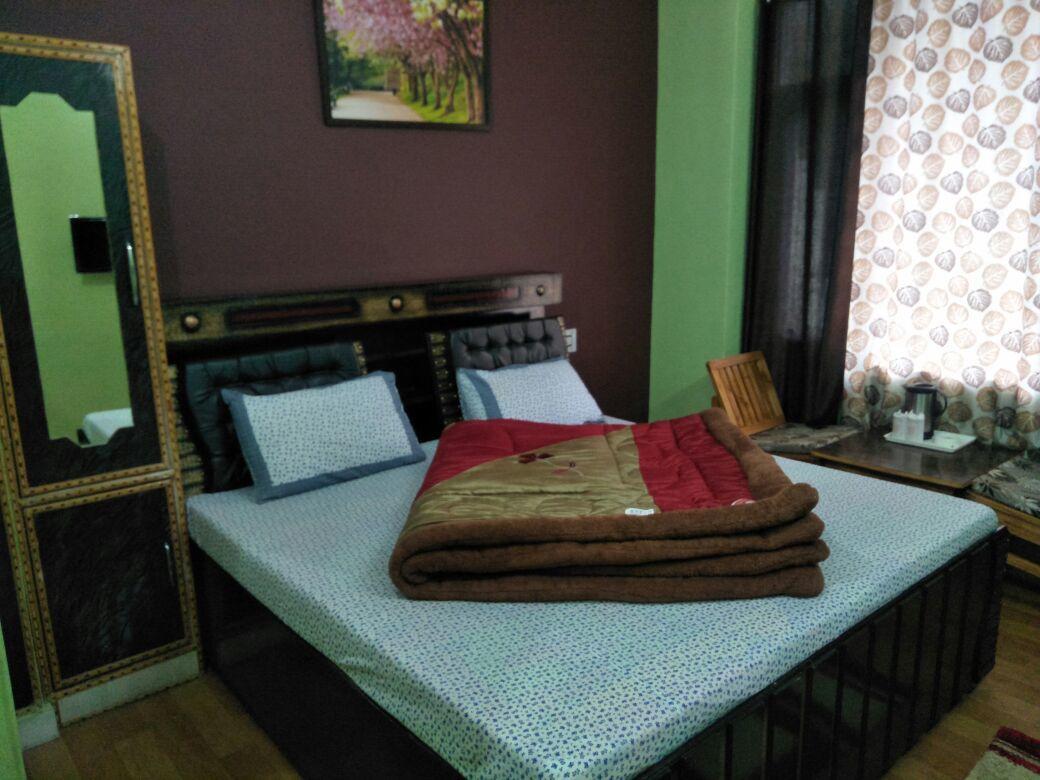 Hotel Mansarovar Banjār Kültér fotó
