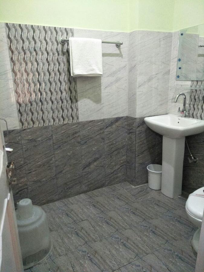 Hotel Mansarovar Banjār Kültér fotó