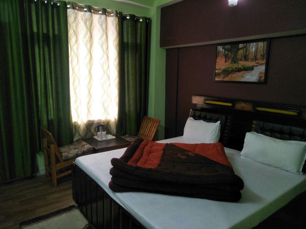 Hotel Mansarovar Banjār Kültér fotó