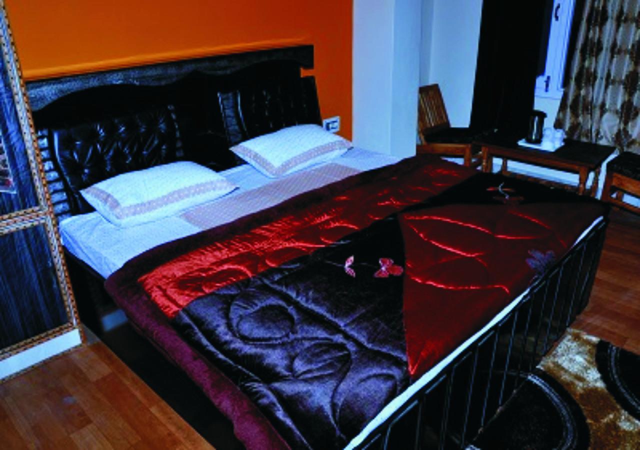 Hotel Mansarovar Banjār Kültér fotó